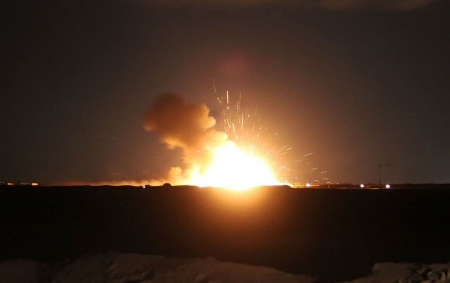 مشهد لحظة قصف موقع جماعة مسلحة في البصرة. الصورة مأخوذة من الفيديو