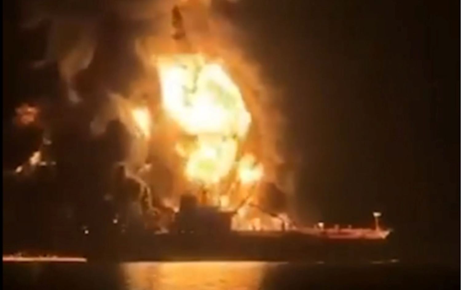 عێراق کارەکانی لە بەندەرە نەوتییەکان راگرت