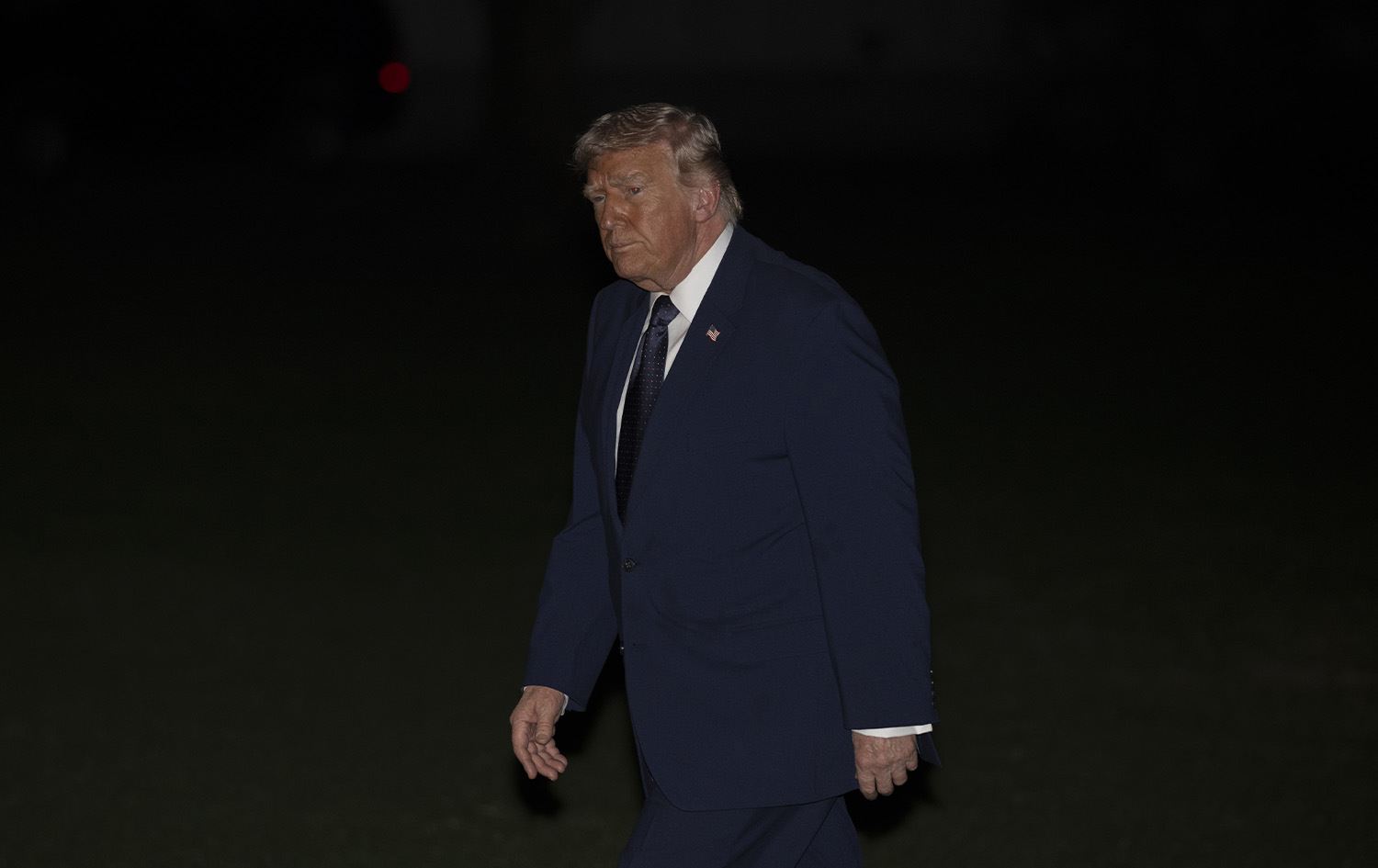 ترەمپ: سەرنجمان لەسەر لەنێوبردنی مووشەک و درۆنەکانی ئێرانە