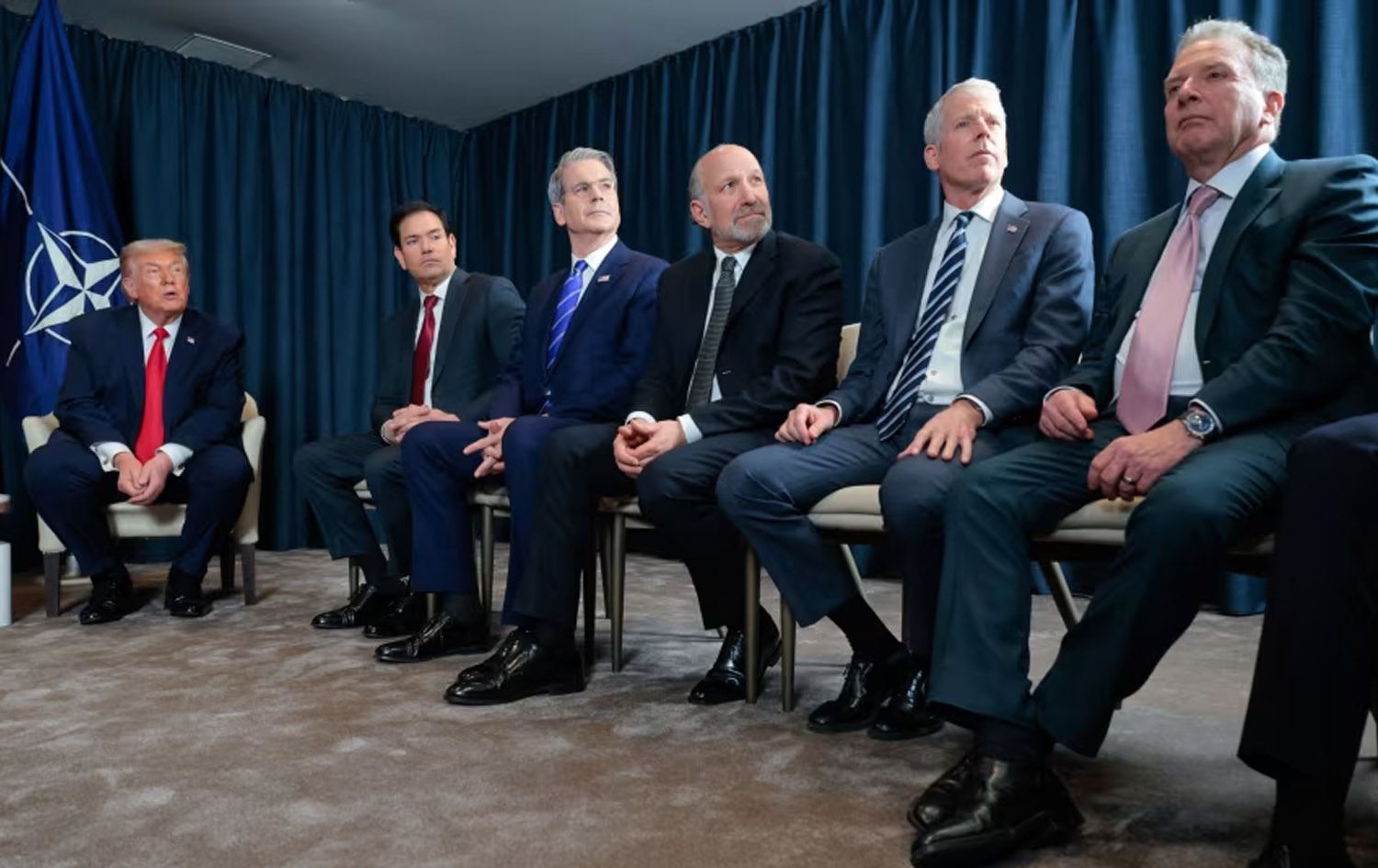 ترەمپ پێڵاوی بۆ ئەندامانی کابینەکەی کڕی