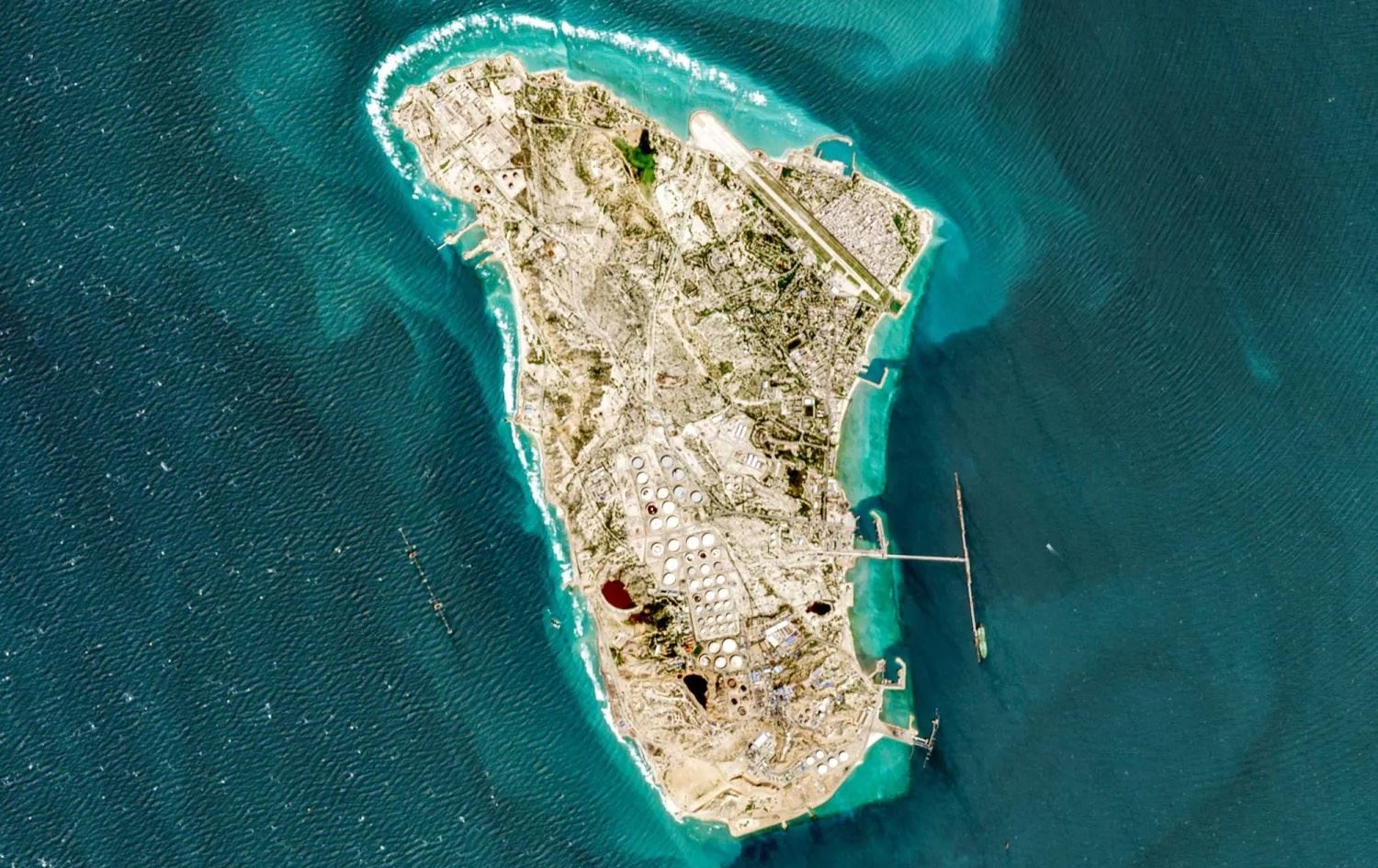 صورة من الجو لجزيرة خرج الايرانية