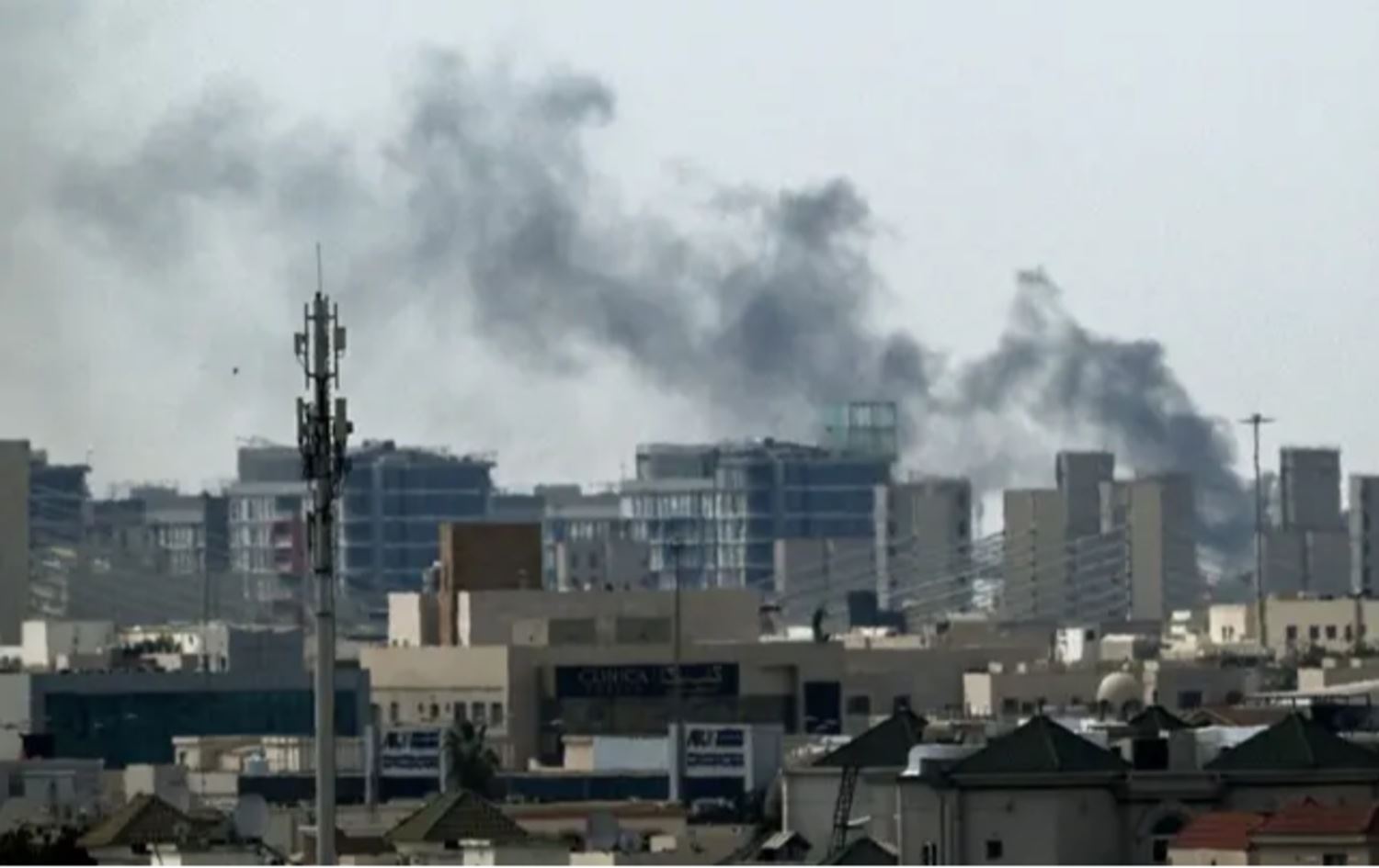 دووکەڵ لە ناوچەیەکی دوحە بەرز دەبێتەوە. وێنە: AFP