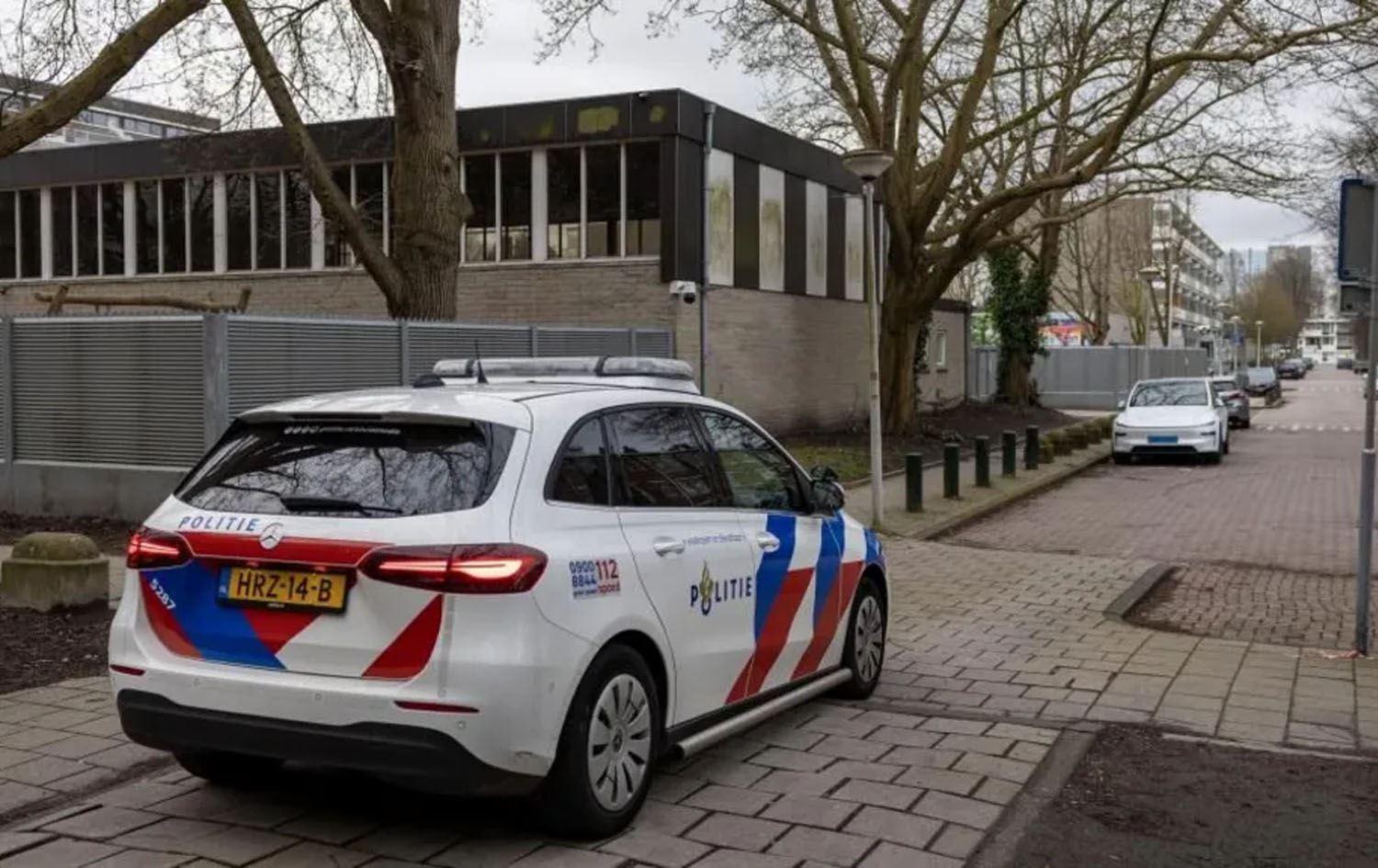 نزیک ئەو قوتابخانەی جووەکان کە لە هۆڵەندا کرایە ئامانج. وێنە: EPA/Shutterstock