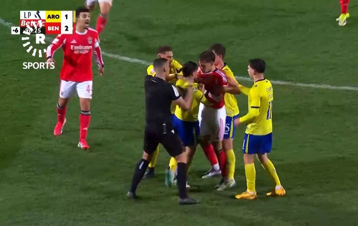 بێنفیکا و ئارۆکا