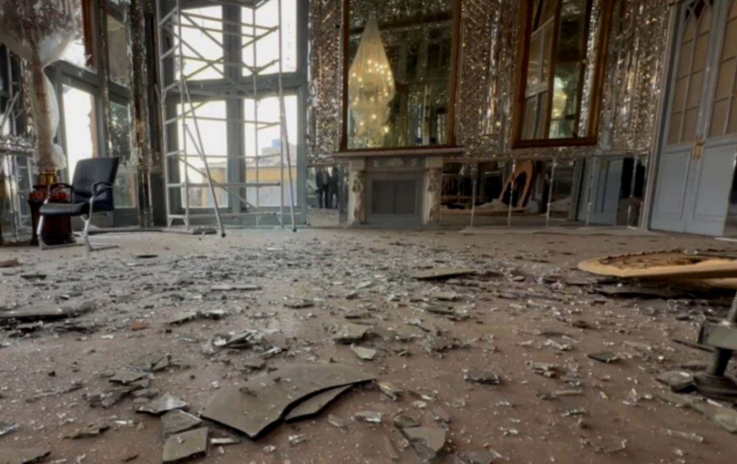 شوێنێک لە ئێران دوای ئەوەی بەر بۆردوومانێک کەوتووە