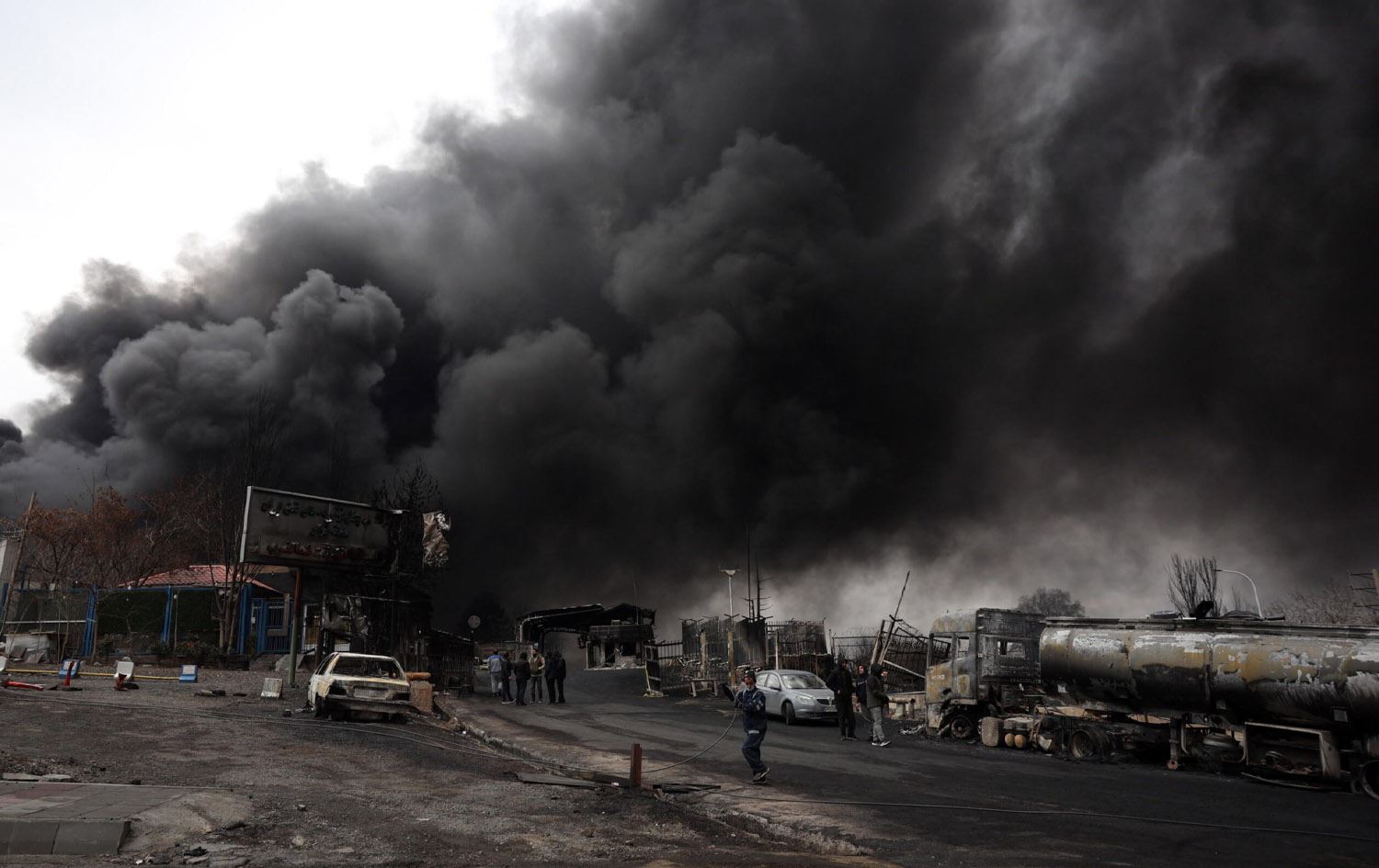 تصاعد الدخال من منطقة في إيران جرّاء القصف الأميركي الإسرائيلي