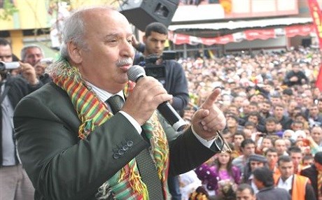 Parlamenterê kurd Murat Bozlak jiyana xwe ji dest da (hat nûkirin)