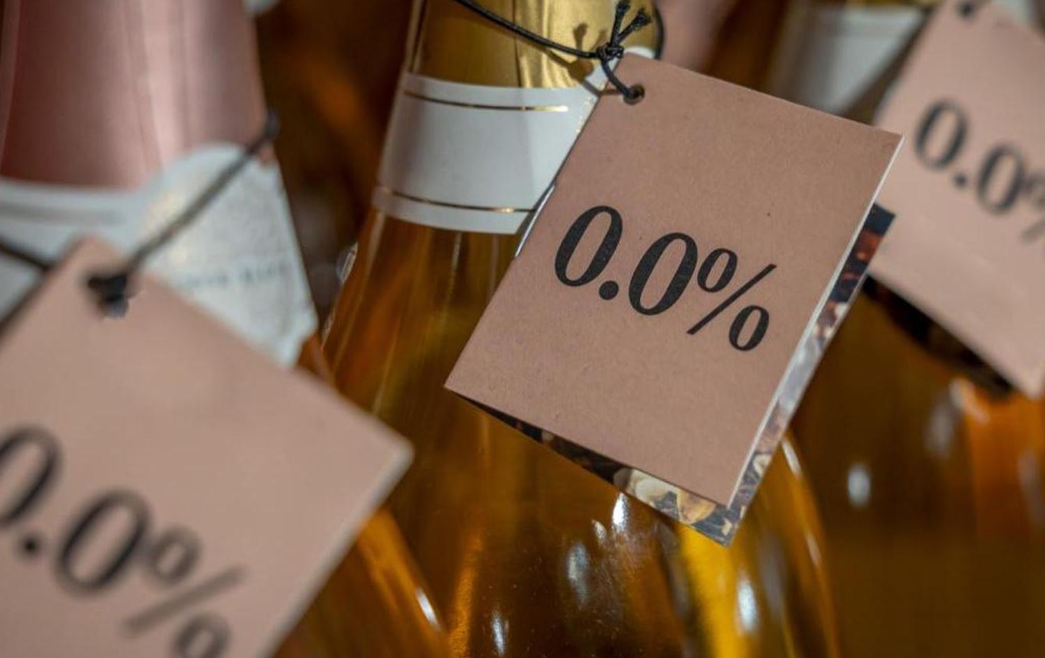 ئاماژەدان بە خواردنەوەی بێکحول کە ئێستا خواستی زۆرتری لەسەرە لە خواردنەوە کحولدارەکان.