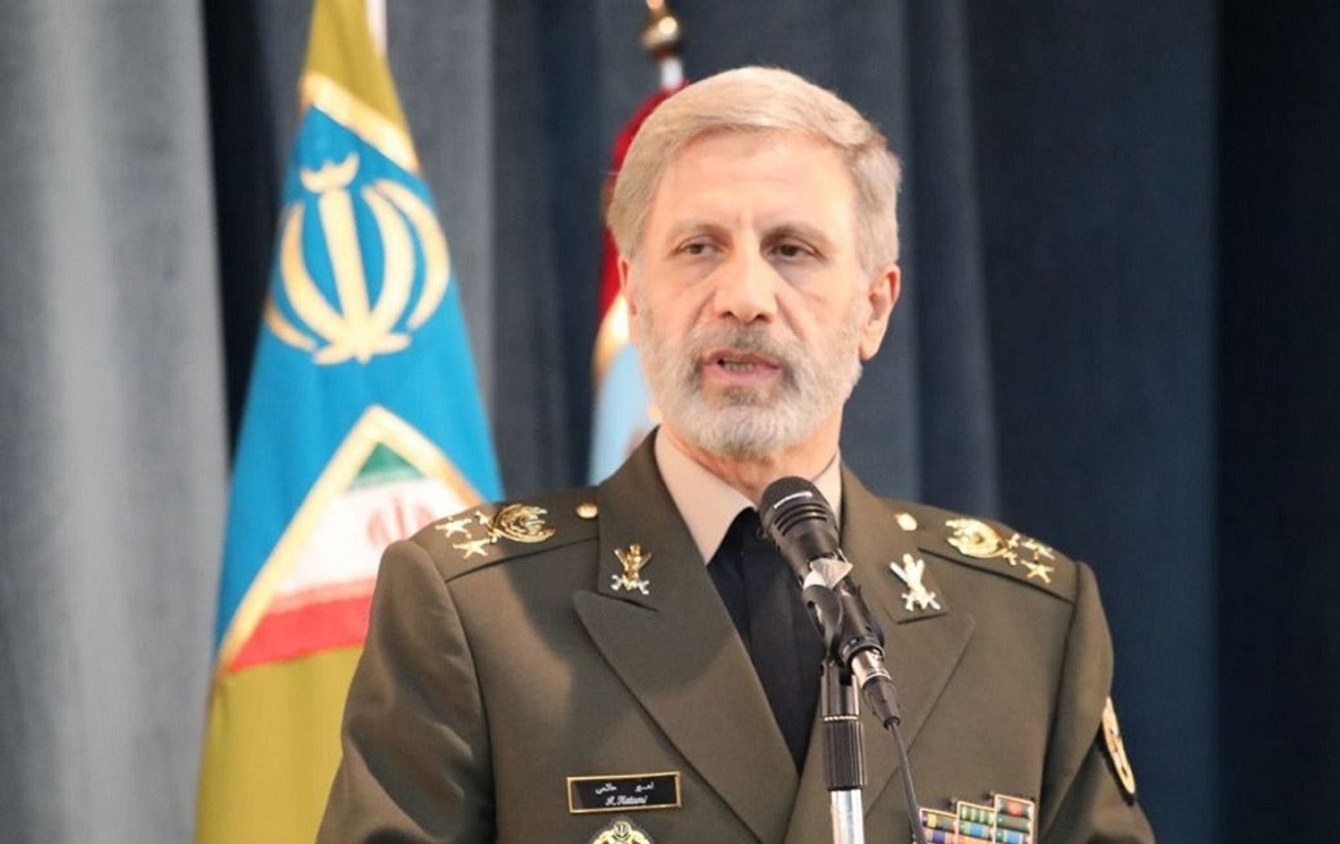  ئەمیر حاتەمی، فەرماندەی گشتیی سوپای ئێران (ئەرتەش).