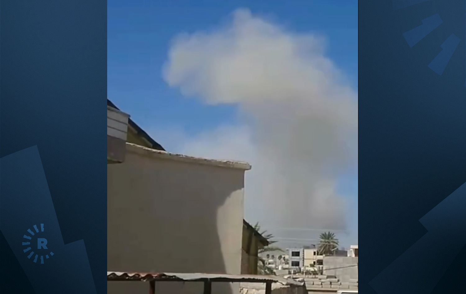 لە ساتی هێرشی سەر دادگەکە دووکەڵ بەرزدەبێتەوە