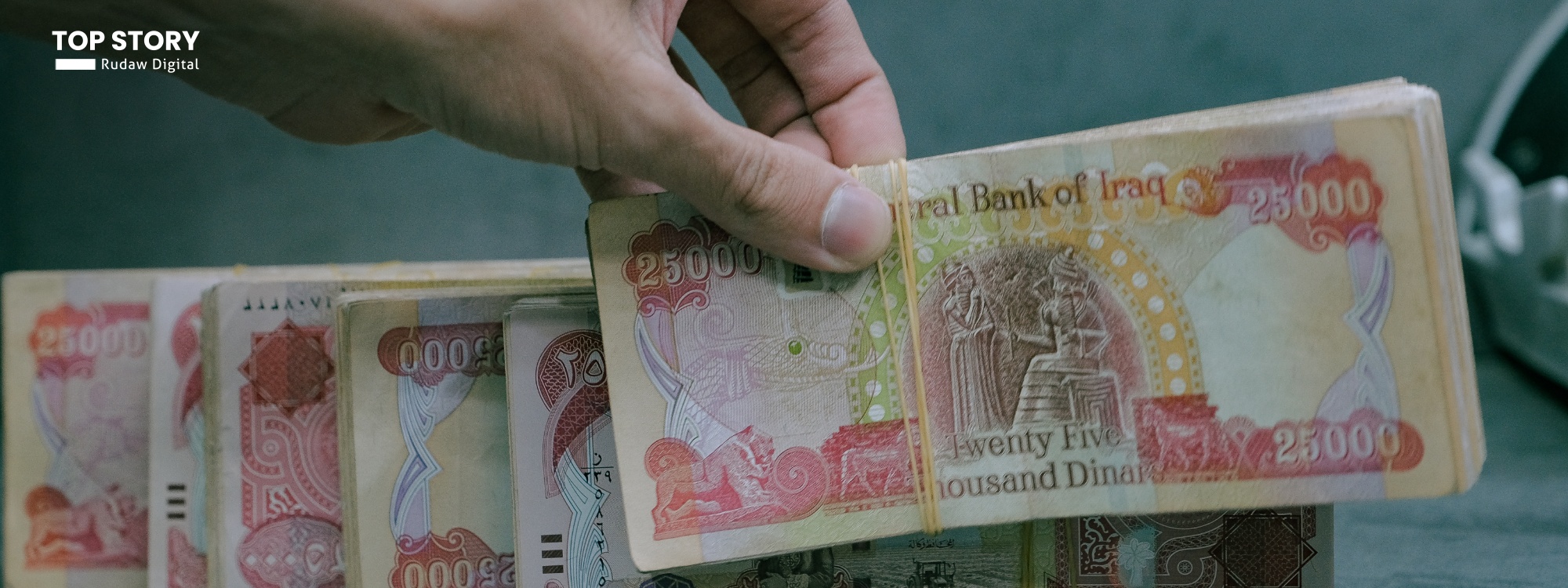 سەرچاوەیەک لە حکومەتی عێراق دەڵێت، مووچە بێ دواکەوتن و لێبڕین دابەشدەکرێت