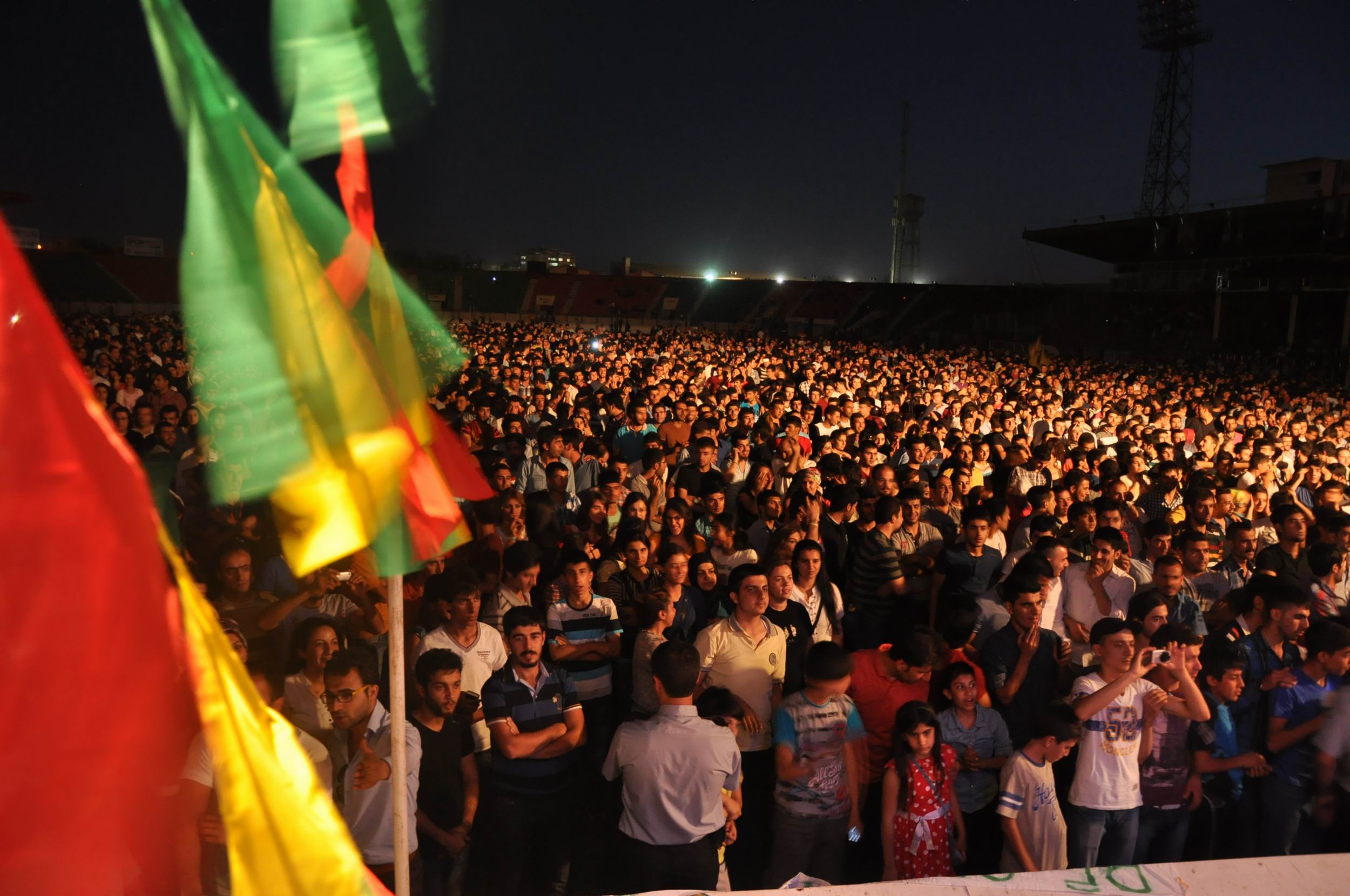 Amedê bi konserekê Rojavayê Kurdistanê silav kir