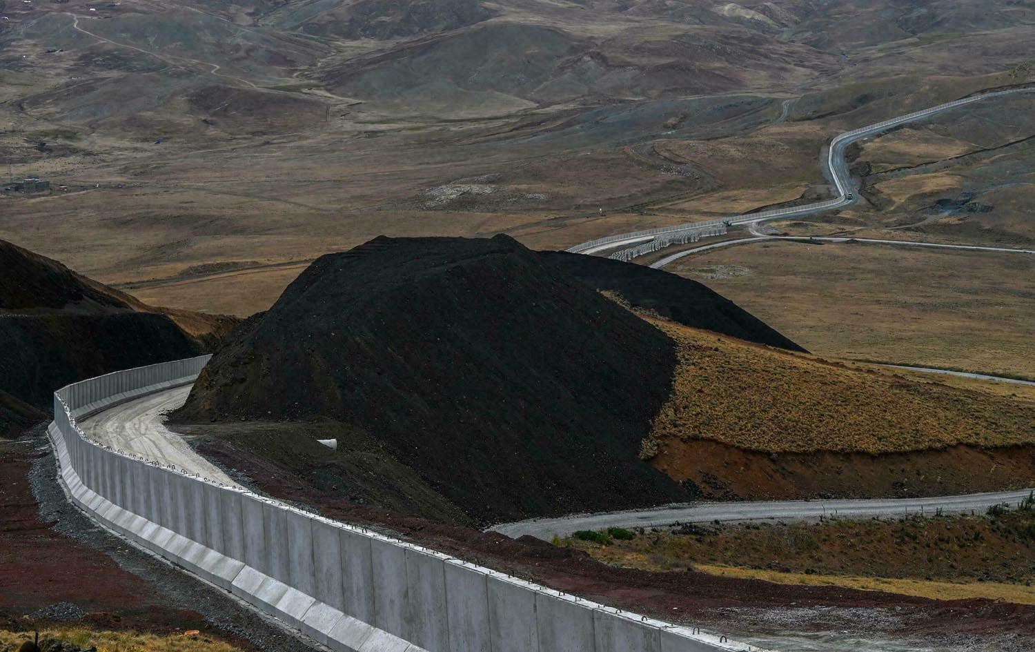 بەربەستێکی سەر سنووری تورکیا و ئێران. وێنە: Ozan KOSE/AFP/ئەرشیڤ