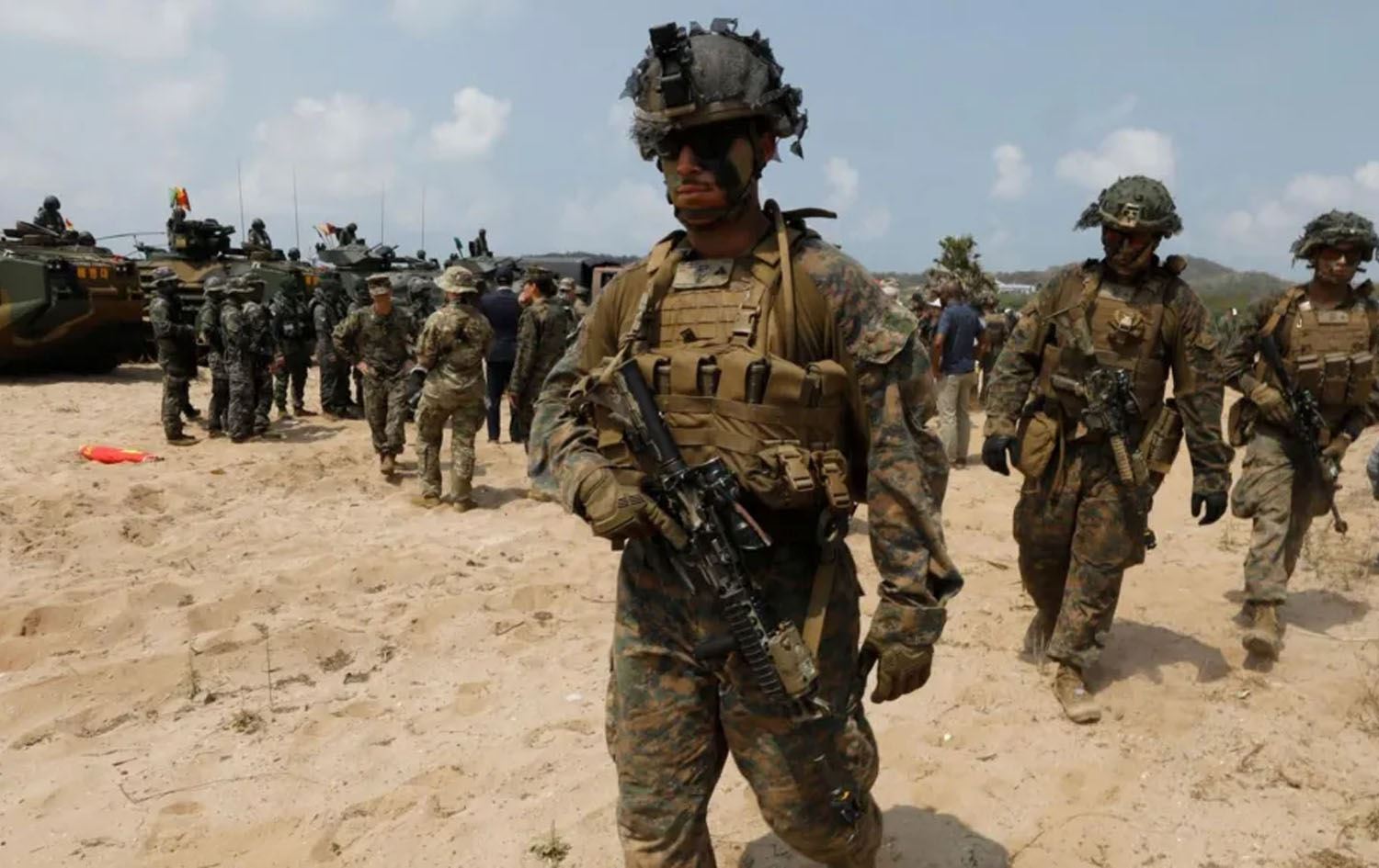 ئەمریکا هەزاران سەربازی مارێنز و سێ کەشتیی جەنگی رەوانەی ناوچەکە دەکات