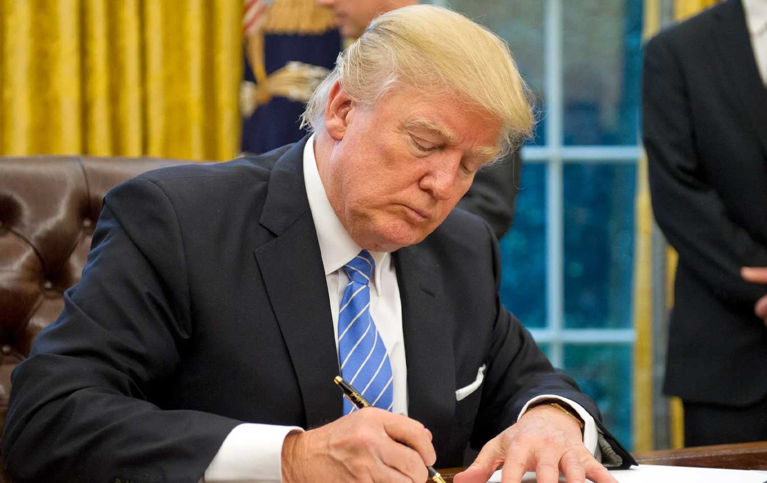 چەند سەرچاوەیەک: ترەمپ پلان بۆ دەستبەسەرداگرتنی ئەتۆمی ئێران دادەڕێژێ