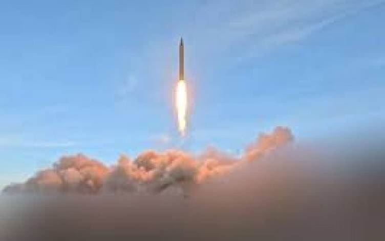 ساتی هەڵدانی مووشەکێکی ئێران. وێنەکە بۆ روونکردنەوەی زیاتری هەواڵەکەیە