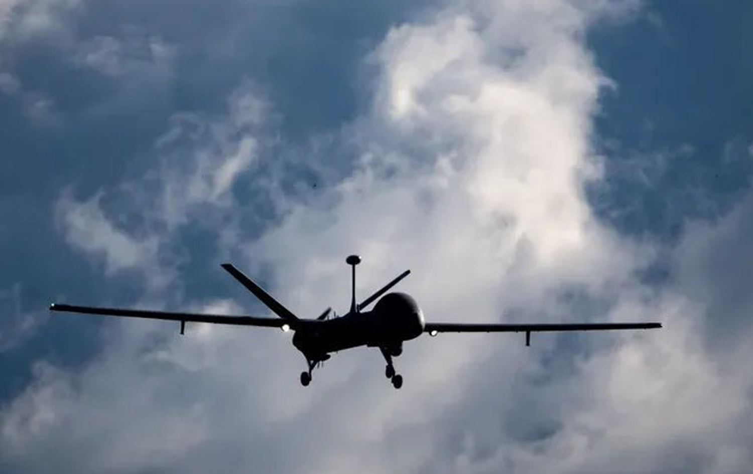 درۆنێک لەکاتی فڕین