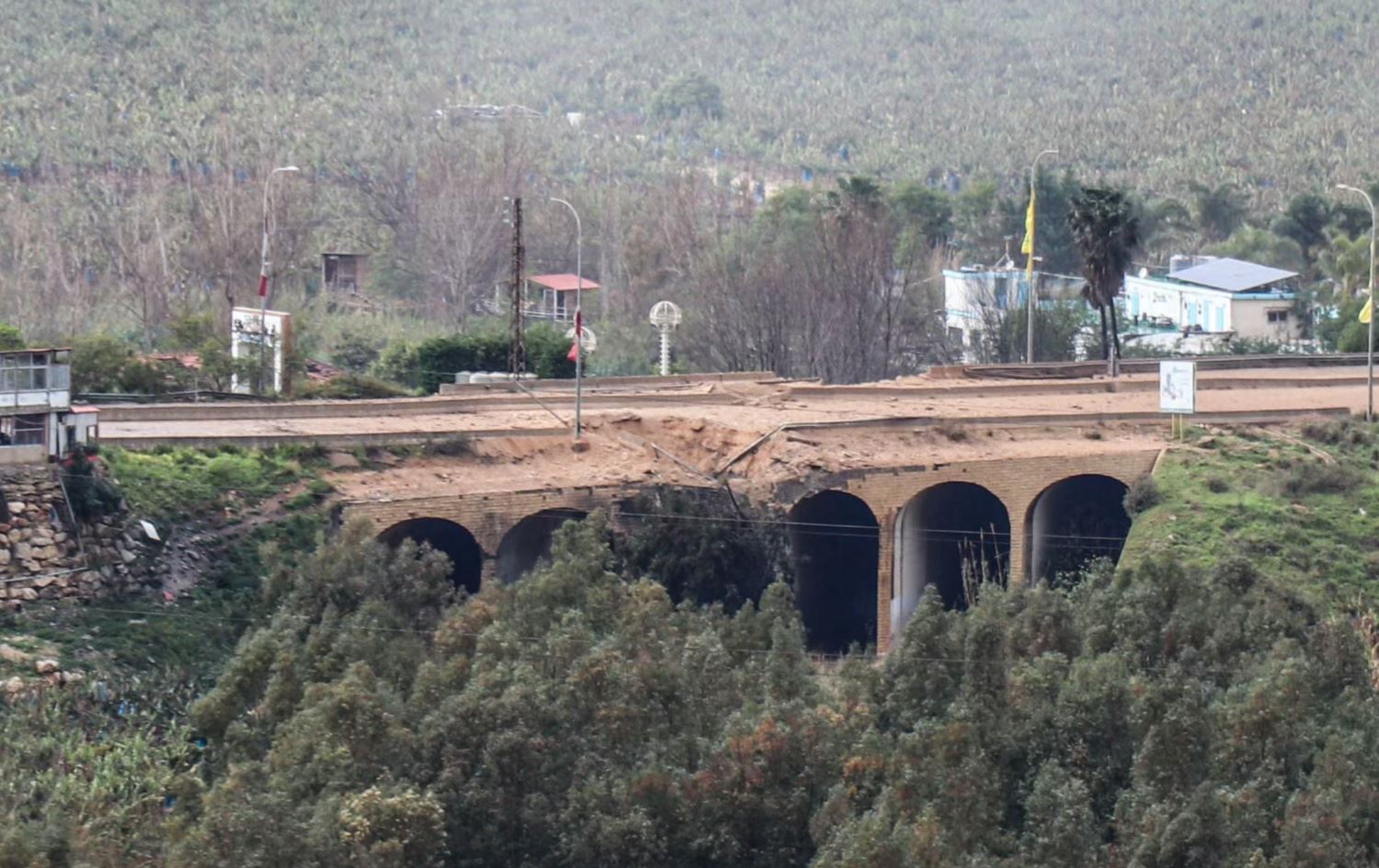 جسر القاسمية بعد استهدافه-AFP