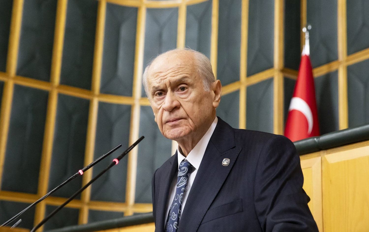 باخچەلی: گەلی ئێران دیوارێک لە جەستەیان بەرامبەر هێرشەکان دروستکرد