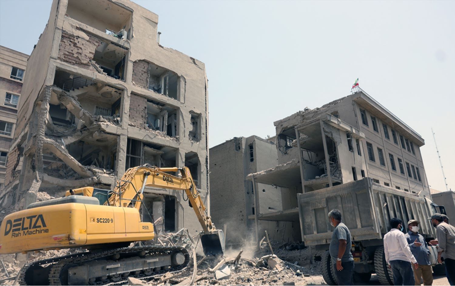 دیمەنی باڵەخانەیەکی تاران لەدوای بۆردوومانی ئیسرائیل. وێنە: AFP