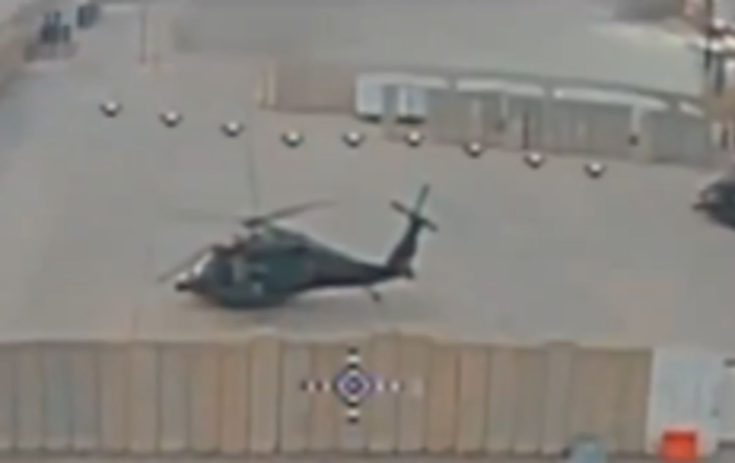 ئەو هێلیکۆپتەرەی هێرشیان کردووەتە سەر. وێنەکە لە ڤیدیۆ وەرگیراوە