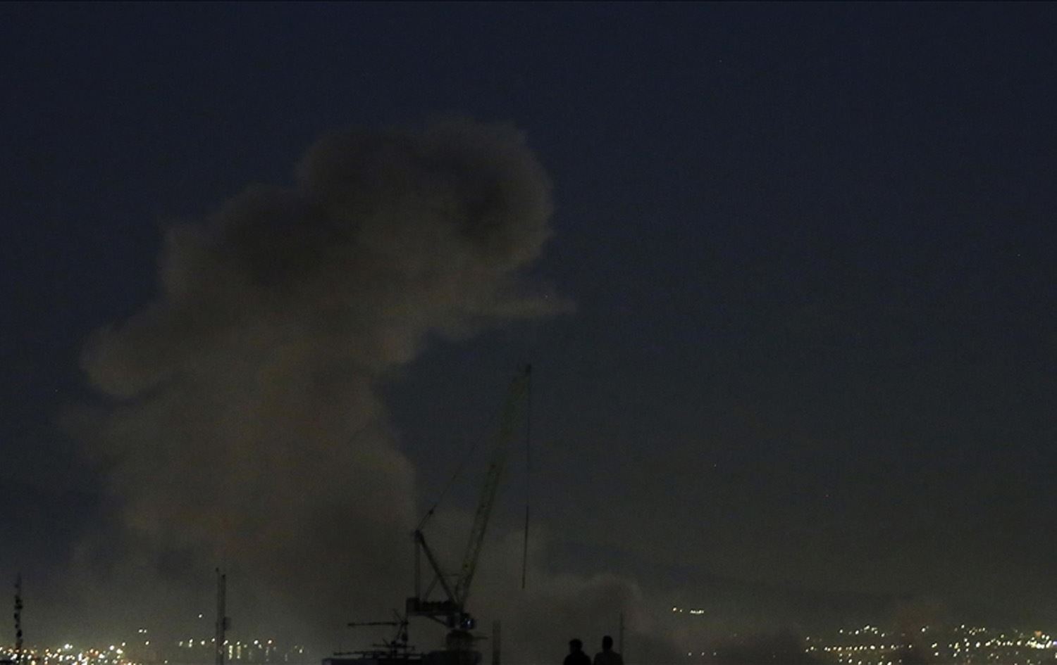 دیمەنی بەرزبوونەوەی دووکەڵ لە شوێنێکی بەئامانجگیراو