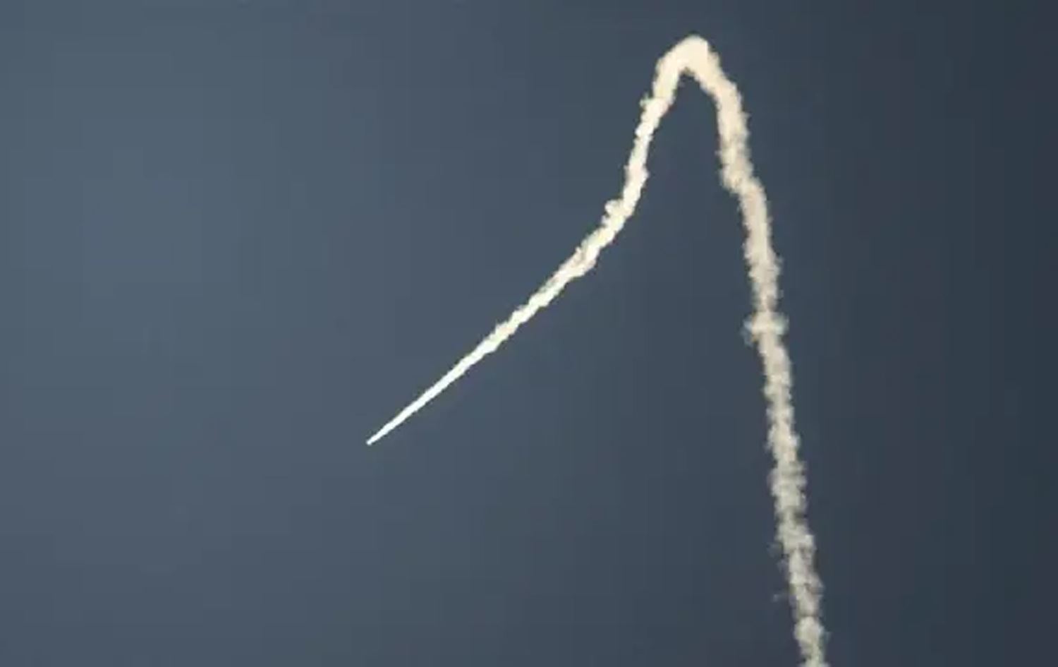 مووشەکێک لە ئاسمان