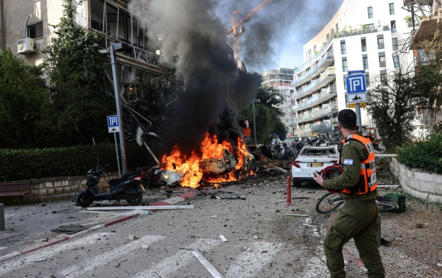 İran füzelerle Tel Aviv'i vuruyor / Fotoğraf: Reuters 