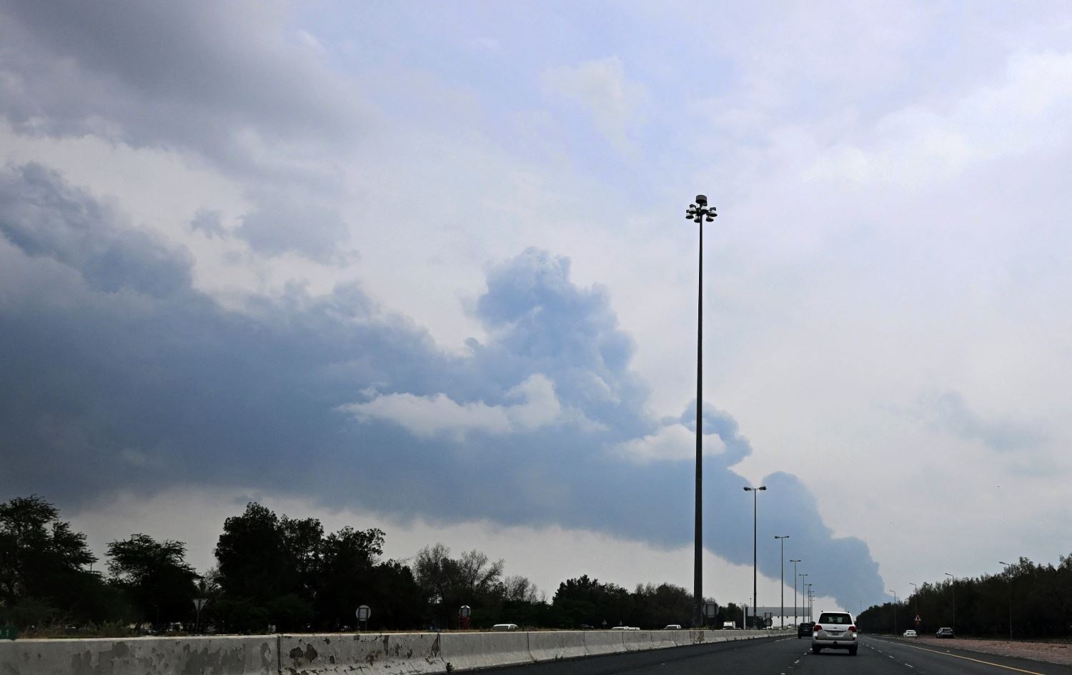 حريق في خزان وقود في مطار الكويت بعد تعرضه لهجوم بمسيّرات-AFP