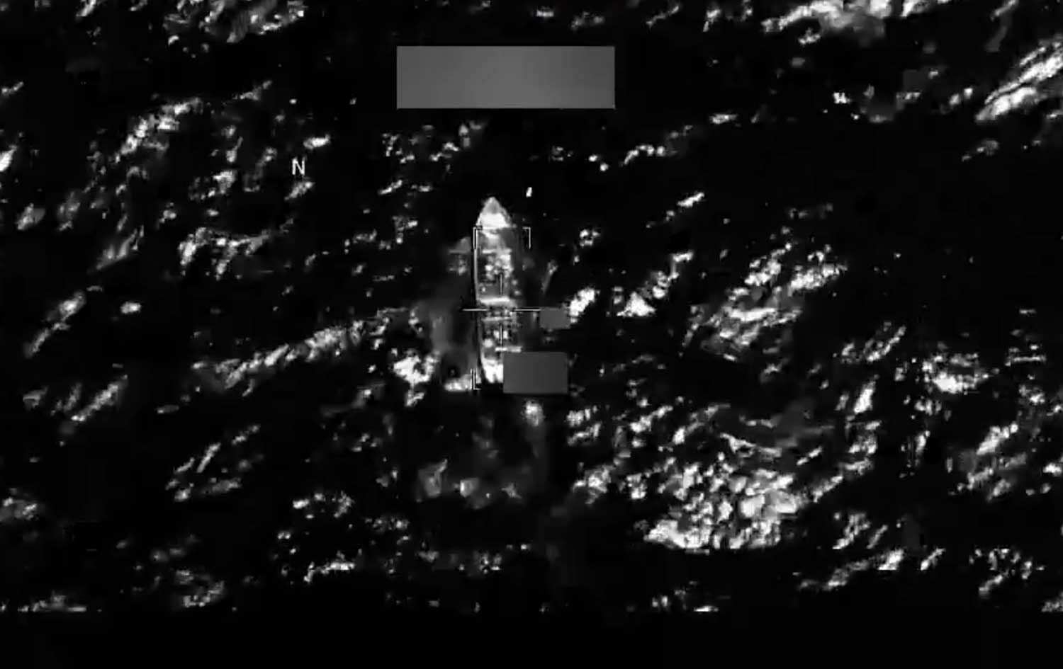 دیمەنی ساتی بە ئامانجگرتنی کەشتییەکە