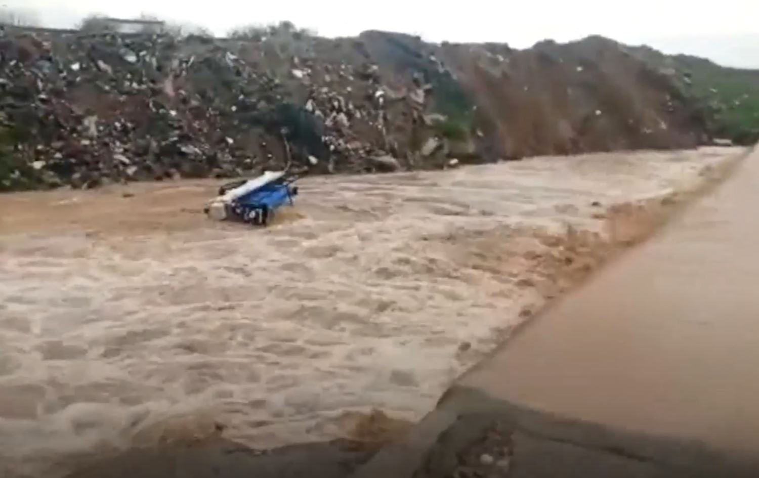 دراجة الشاب الكوردي محمد عثمان الغريق في سيول كركوك