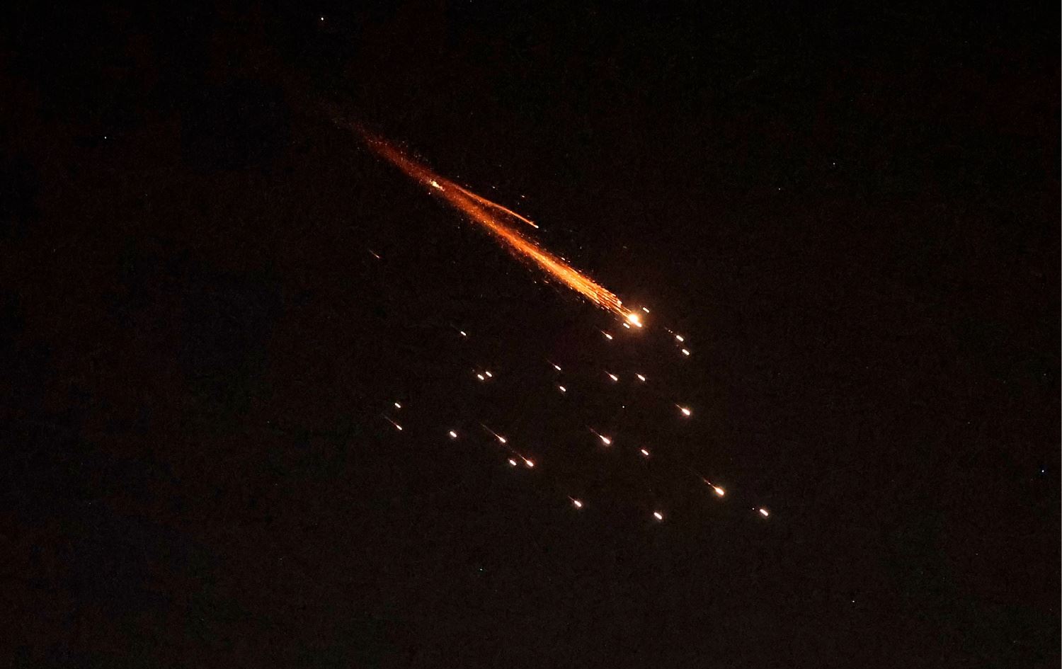 سوپای پاسداران بۆ دانیشتووانی ناوچەکە: لە بنکەکانی ئەمریکا دووربکەونەوە