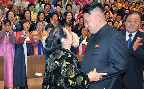 خەڵكی كۆریای باكوور پاڵپشتی لە قسەكانی كیم جۆنگ ئون دەكەن