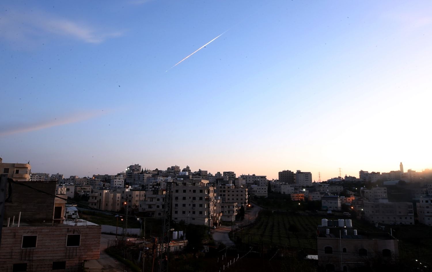 Husiler İsrail’e füze fırlatarak savaşa dahil oldu