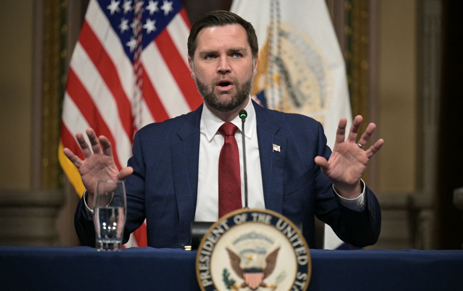 جەی دی ڤانس: ئەمریکا نایەوێت ساڵێک یان دوو ساڵ لە جەنگی ئێراندا بمێنێتەوە