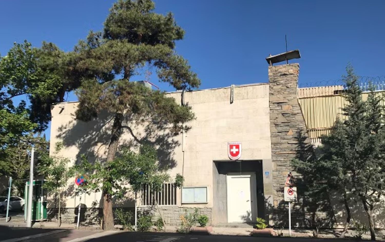 باڵیۆزخانەی سویسرا لە تاران