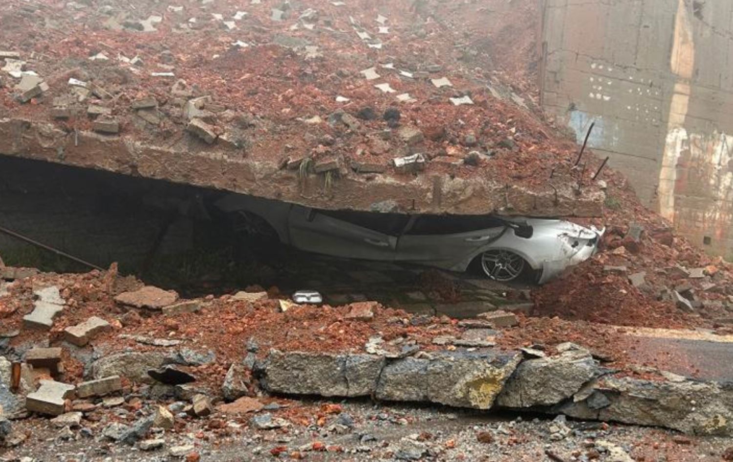 İstinat duvarı çöktü / Fotoğraf: İHA 