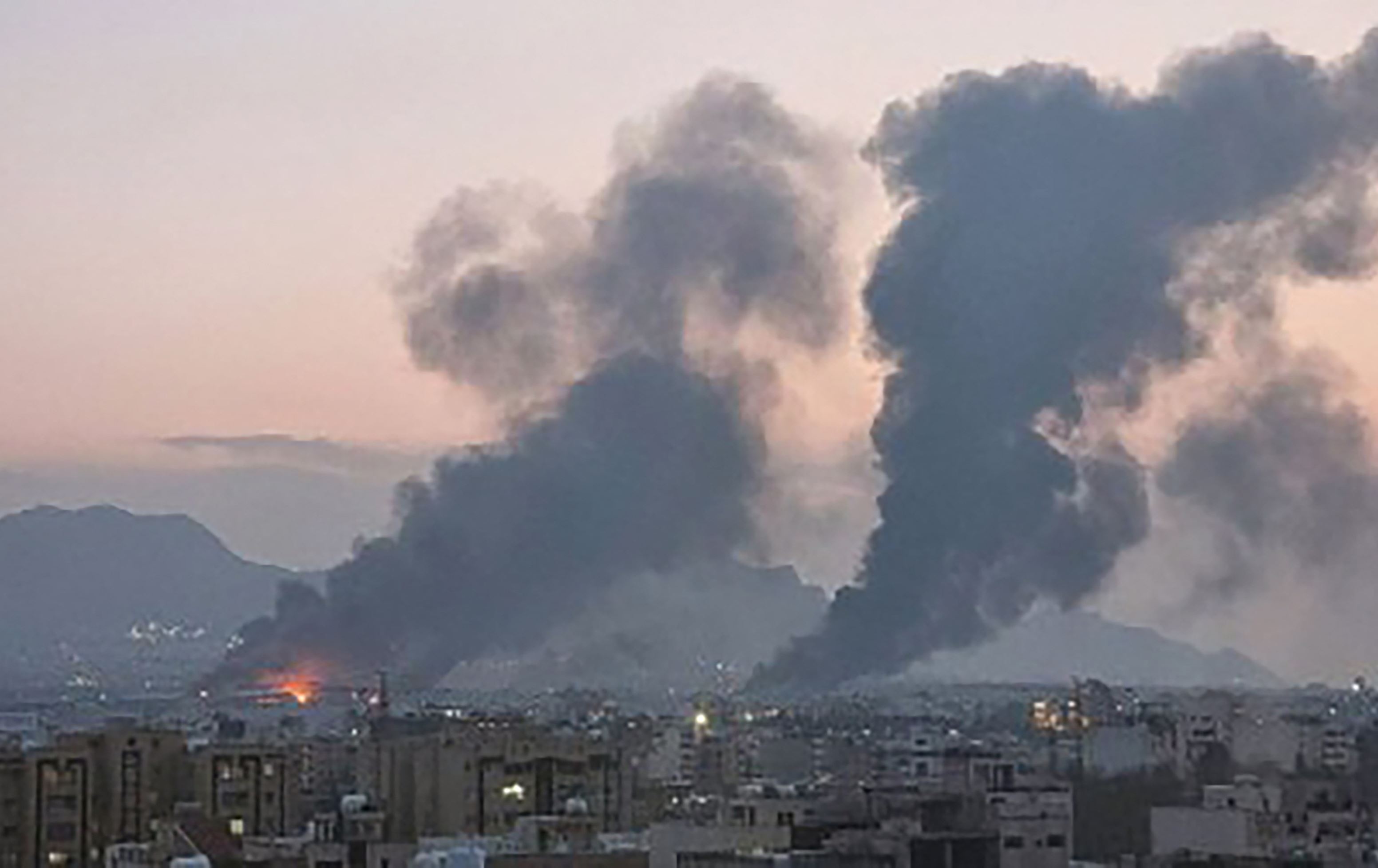 بەرزبوونەوەی دووکەڵ لە چەند ناوچەیەکی ئیسفەهان