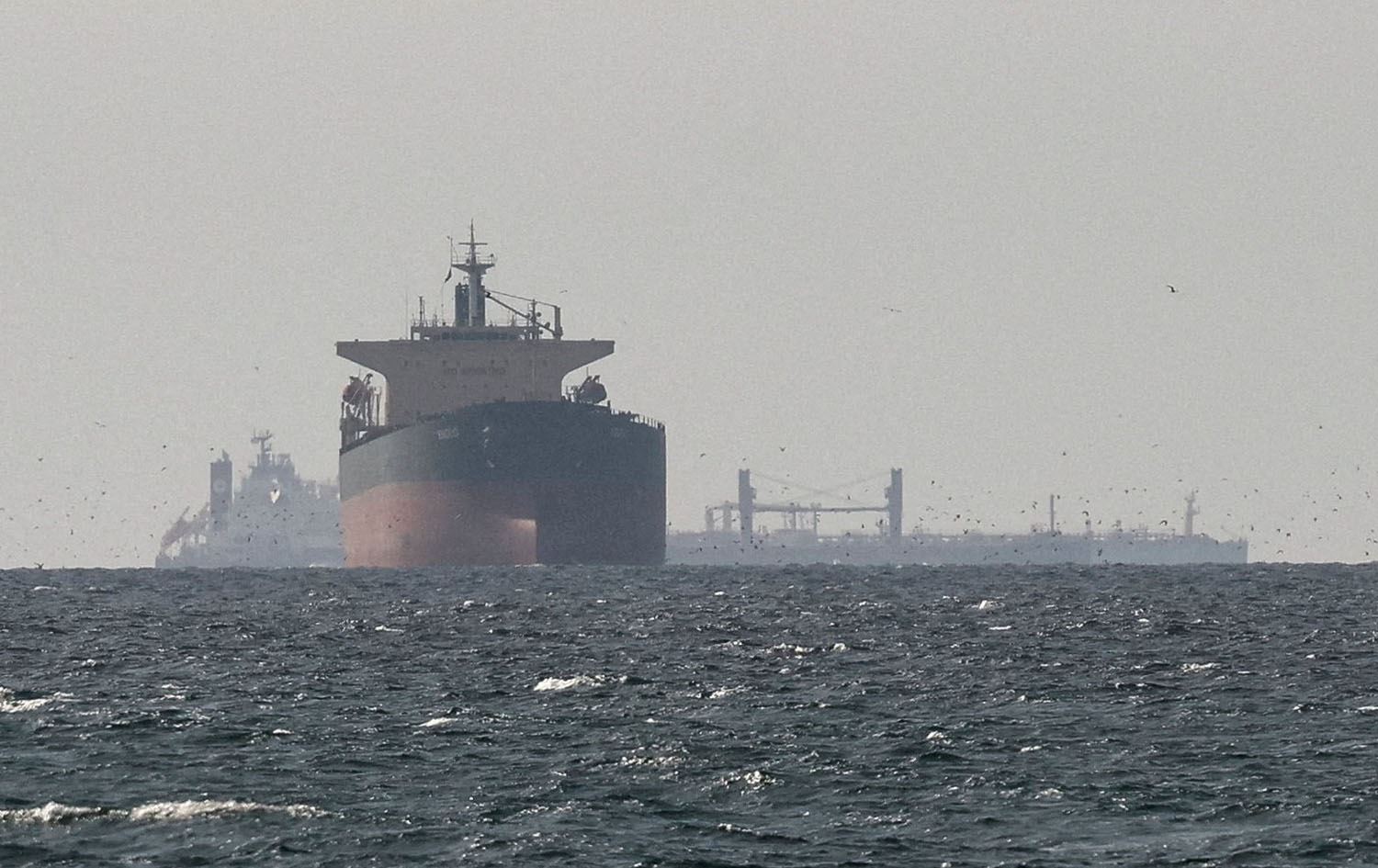 چەند کەشتییەک لە نزیک تەنگەی هورمز. وێنە: Reuters