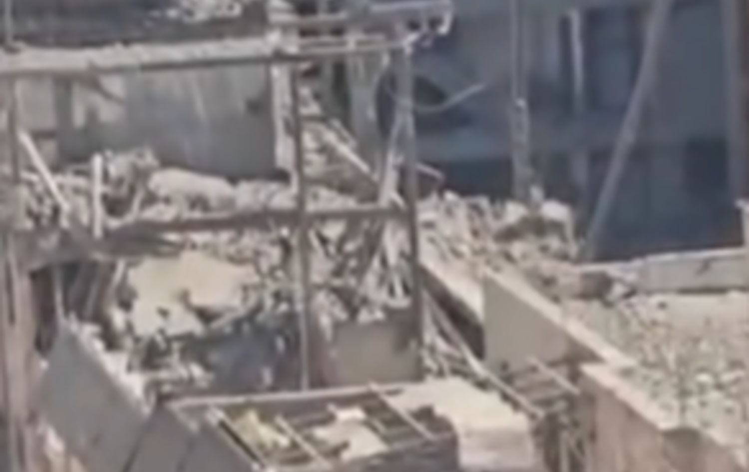 باڵەخانەیەک دوای بۆردوومان بەتەواوی وێران بووە