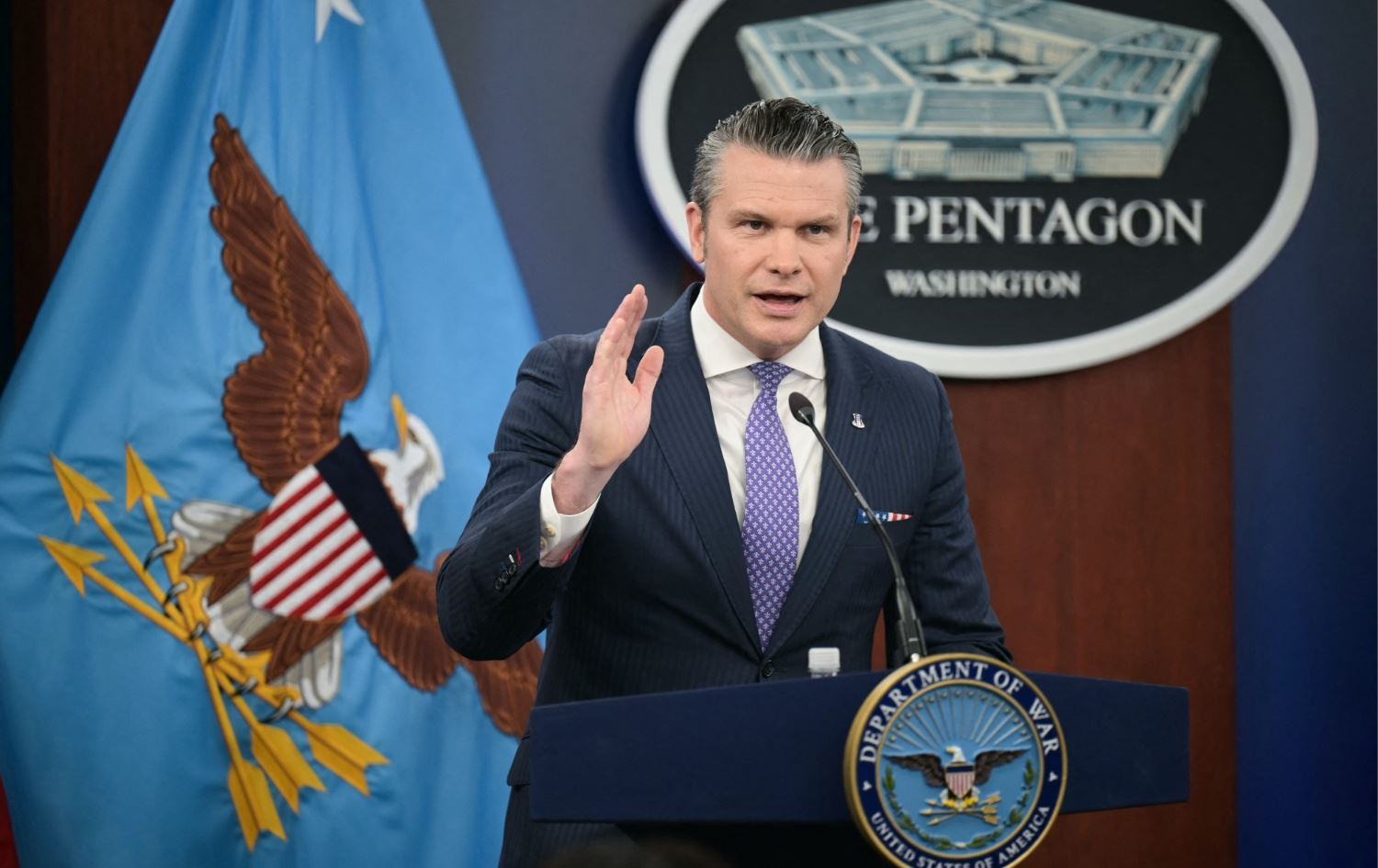 وزير الدفاع الأميركي: الحرب ضد ايران ليست مثل أفغانستان والعراق وستستغرق وقتاً قصيراً