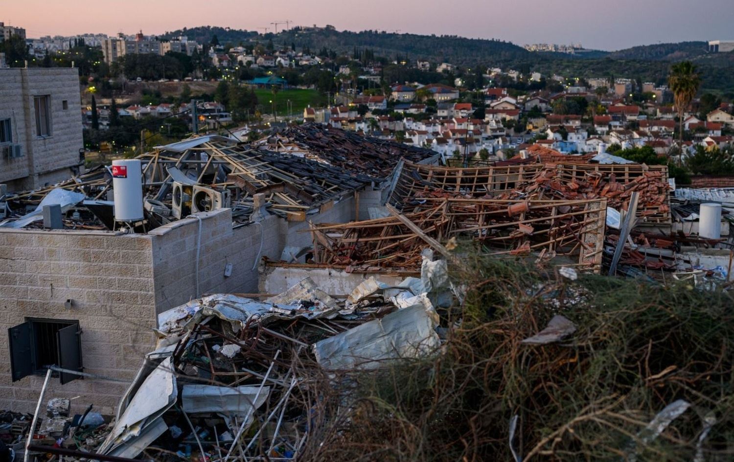 Foto: İran'ın saldırısı sonrası yıkılan yapı