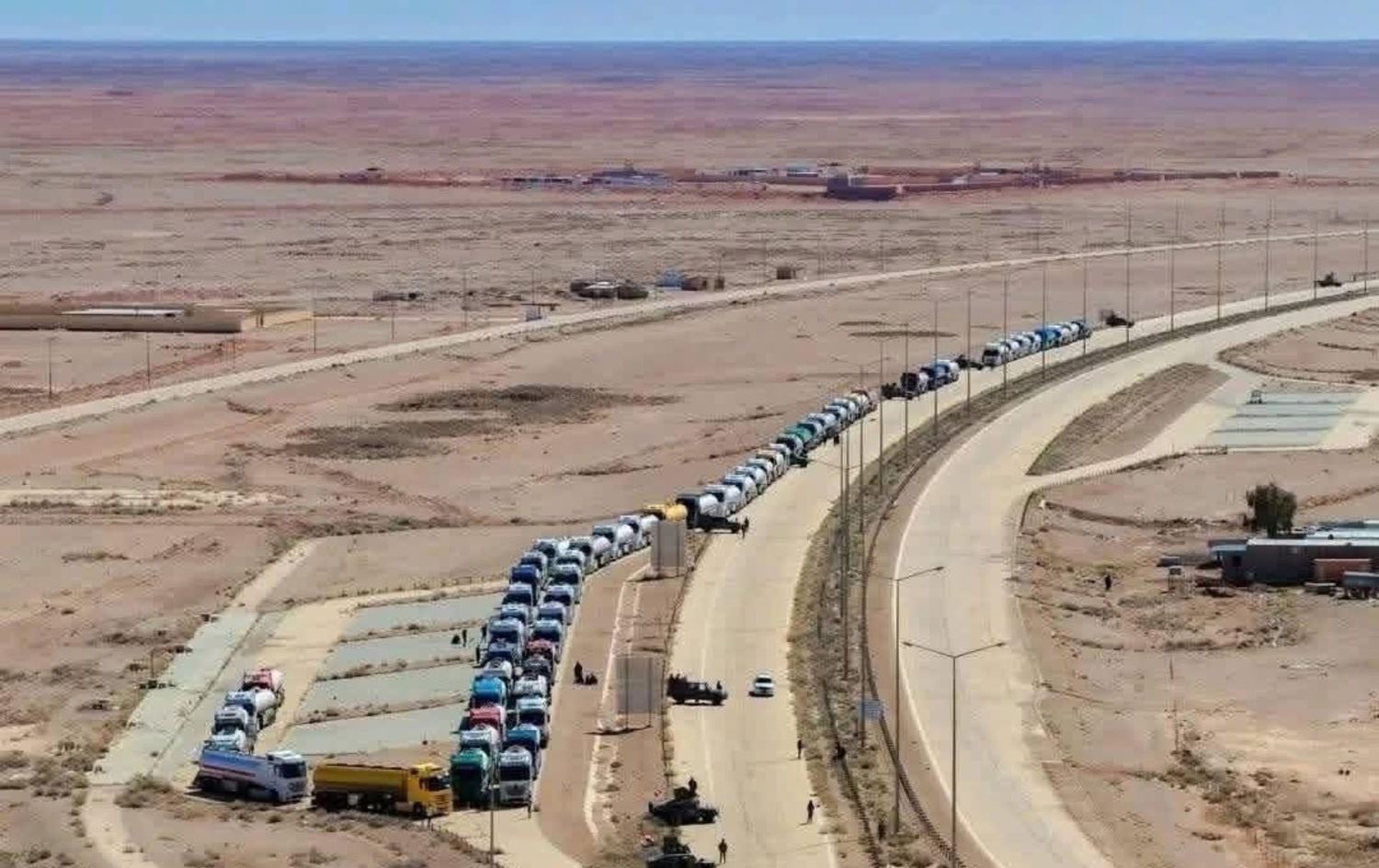 انطلاق أول قافلة صهاريج لتصدير النفط العراقي عبر سوريا