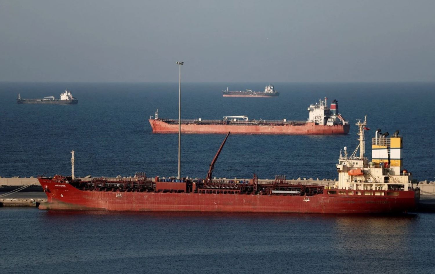 لە تەنگەی هورمز ئێران نەوتهەڵگرە مالیزییەکان لە پێدانی باجی تێپەڕبوون دەبەخشێت