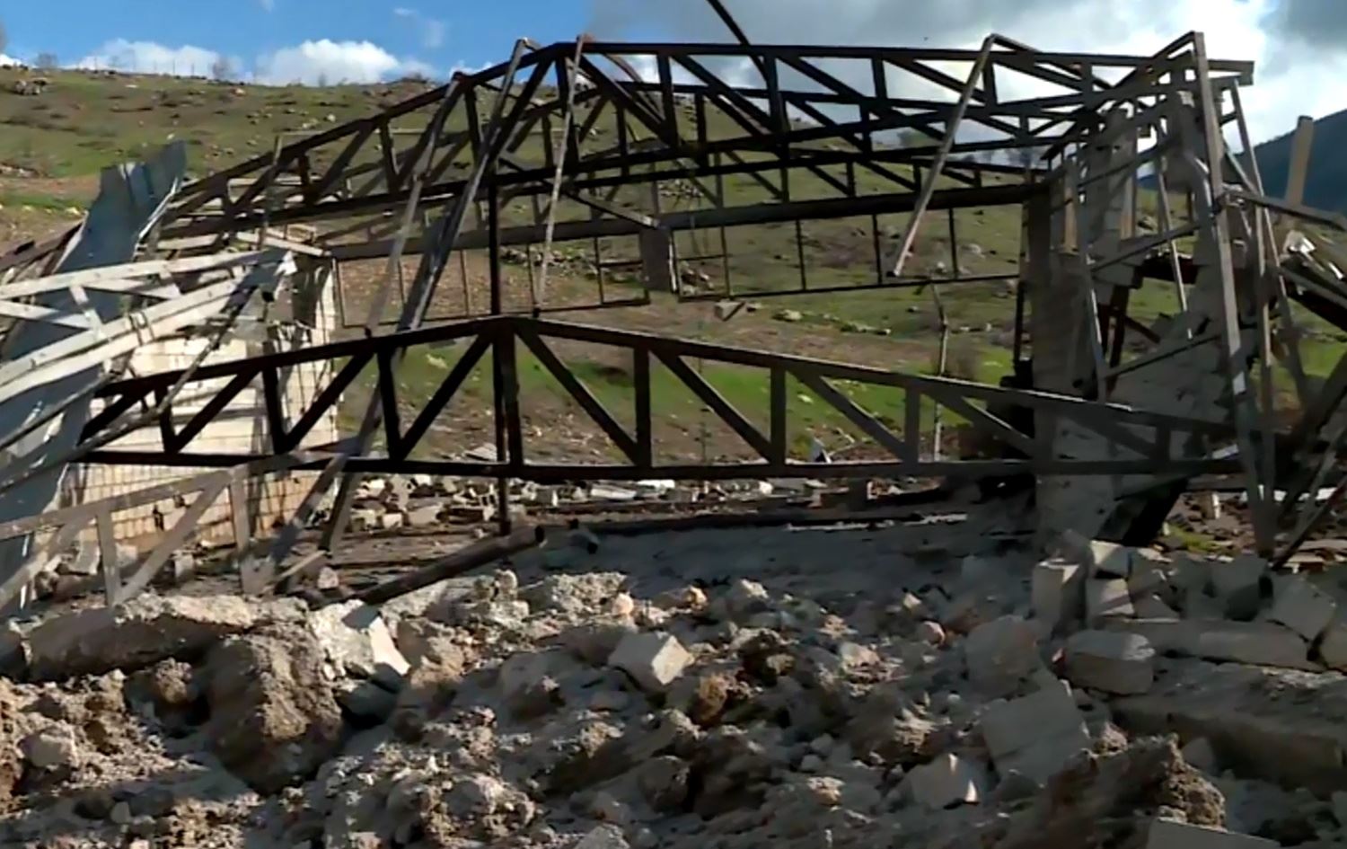 لە خەلیفان کارگەیەک بە دوو درۆن کرایە ئامانج؛ "60 هەزار دۆلار زیانمان کردووە"