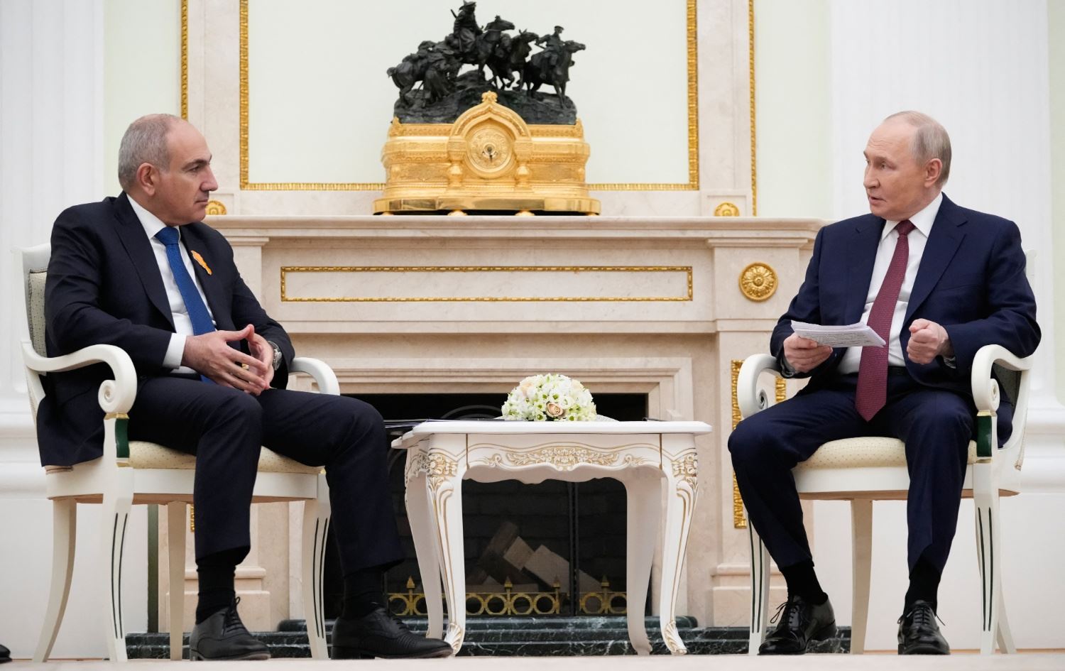 ڤلادیمیر پووتین، سەرۆکی رووسیا و نیکۆل پاشینیان، سەرۆکوەزیرانی ئەرمینیا