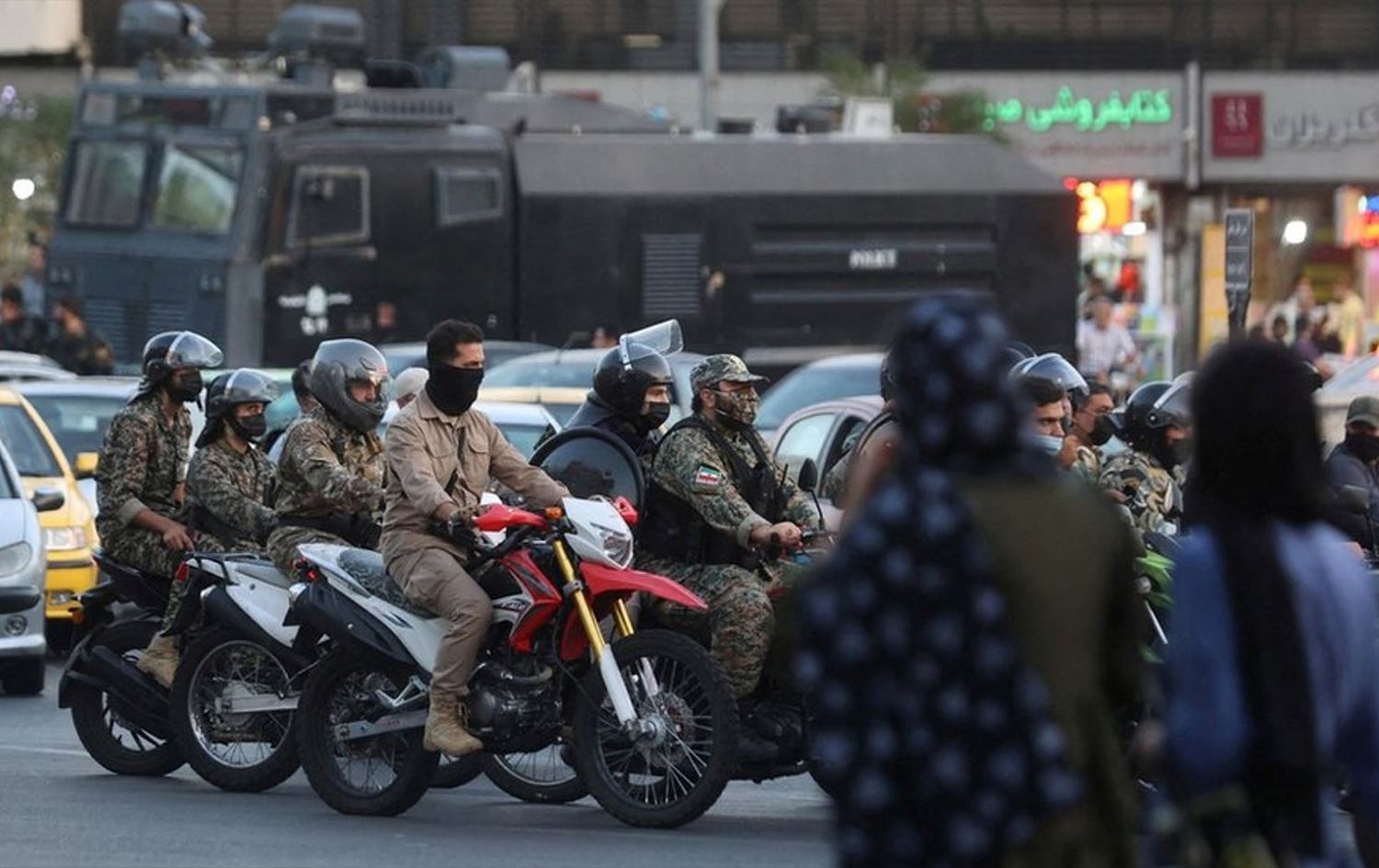 قوات الأمن في شوارع طهران