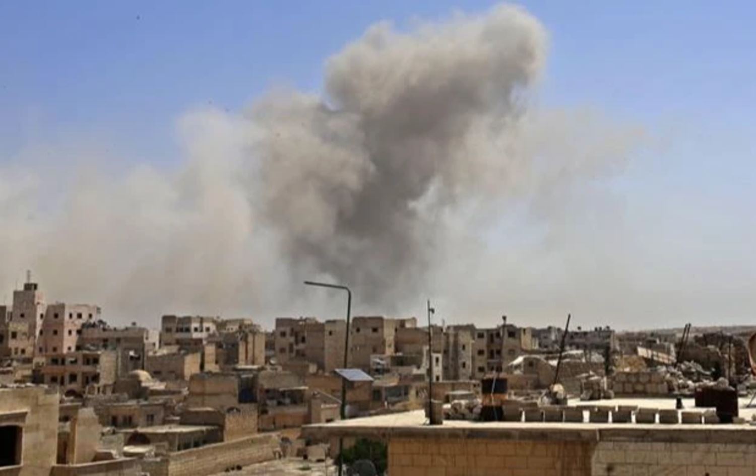 دیمەنێکی بۆردوومانی سەر بارەگاکە