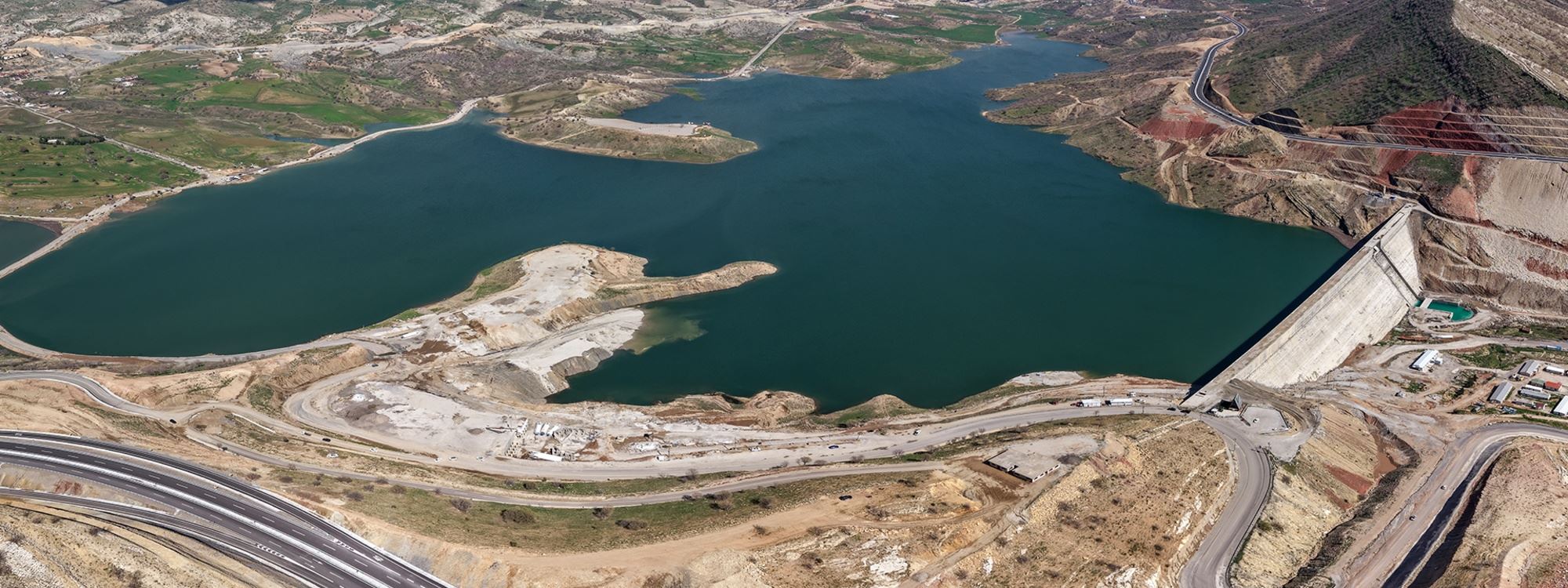 وێنە.. بەنداوی گۆمەسپان دوای باران ماڵی سەیرانە