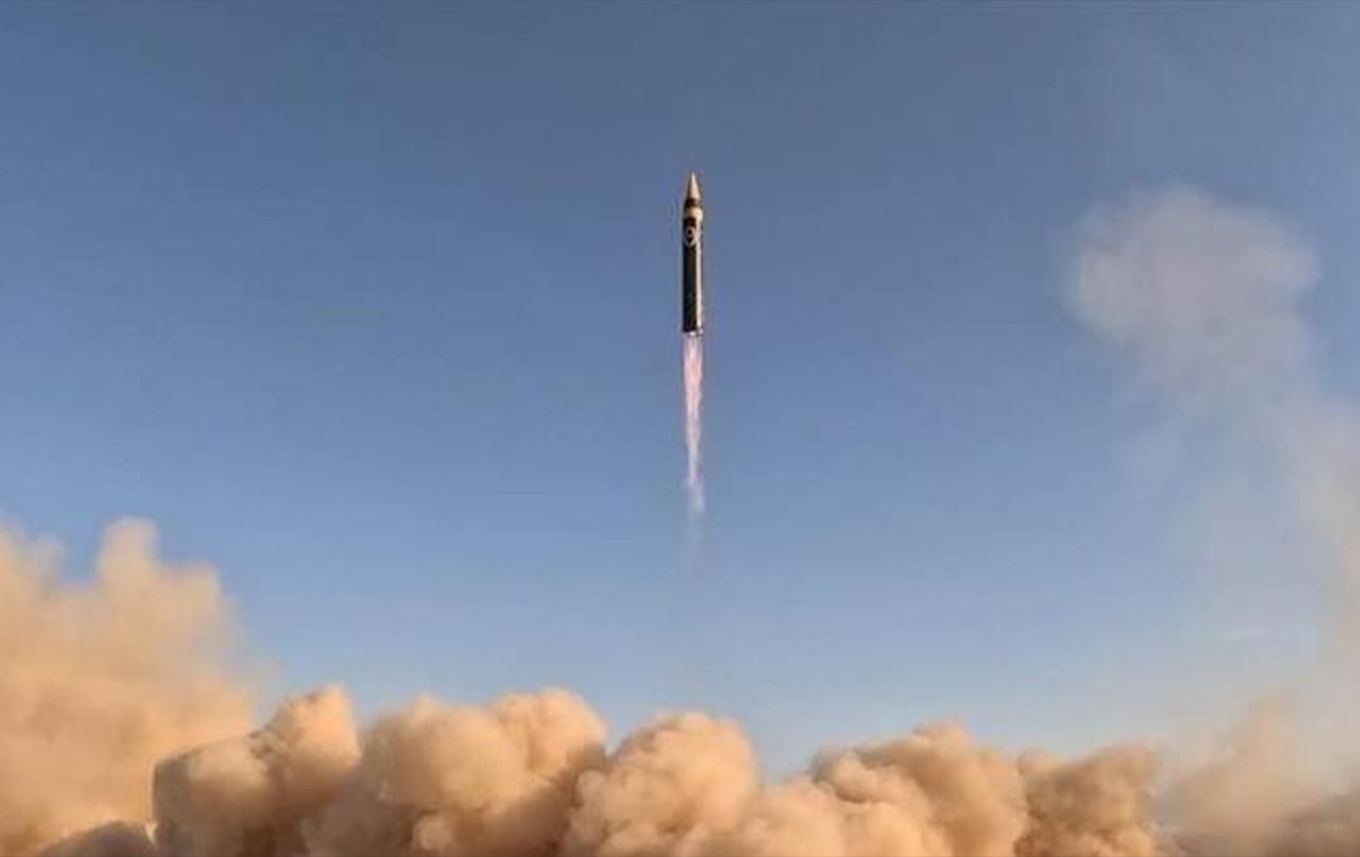 تصعيد متبادل.. ترمب يهدد وإيران ترد ميدانياً